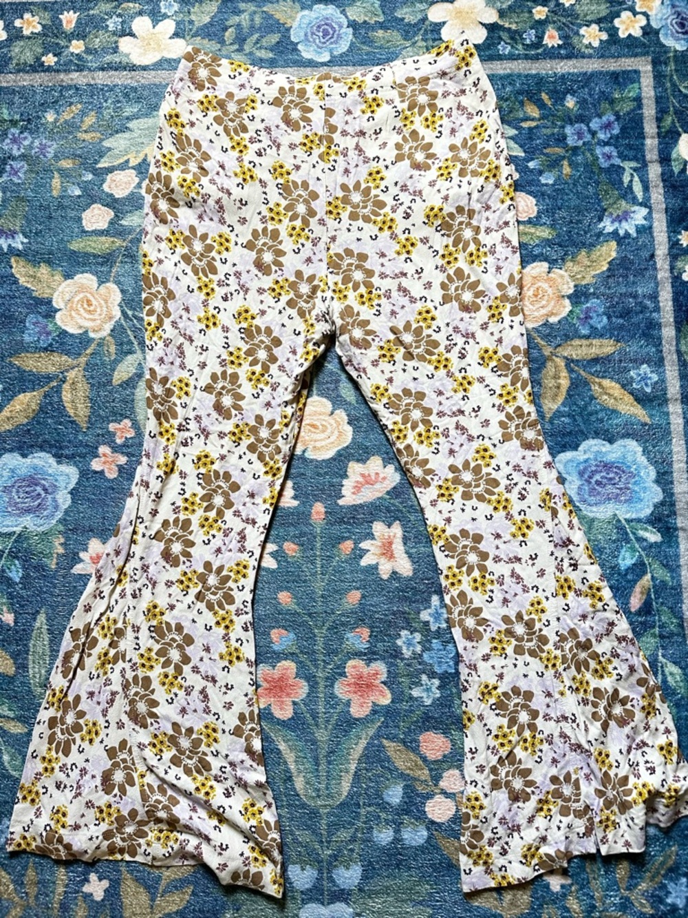Free People Sz M “Can’t Take My Eyes Off Of You” Printed High Rise Flare Pants - Picture 7 of 9